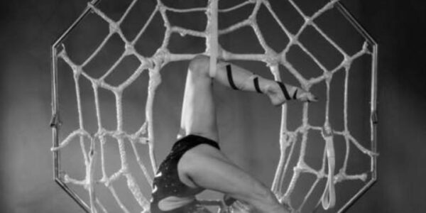 Themed-Aerialists-For-Halloween-Events