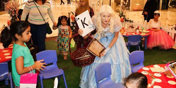 Treasure-hunt-Alice-in-wonderland-themed-entertainment