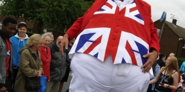 Union-Jack-Stilt-Walker