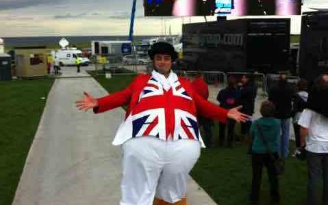 Union-Jack-Stilt-Walker-UK