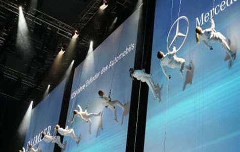 Vertical-Wall-Acrobatic-Show