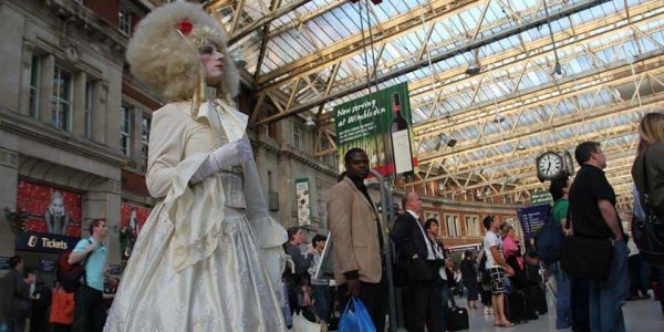 masquerade-human-statue-entertainment