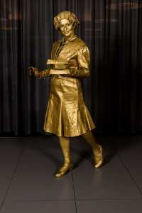 Statue group suitable for a variety of events