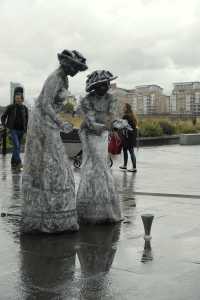 Unique statue performers