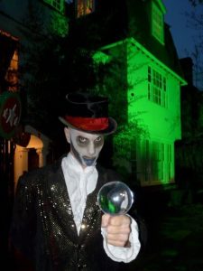 Family friendly Halloween entertainment for hire. Our professional entertainer can be hired in London and across the UK.