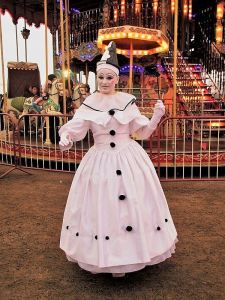 Venetian walkabout act for hire