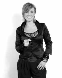 Book Country Heidi for weddings in London & the UK.