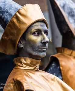 Human statues taking bookings