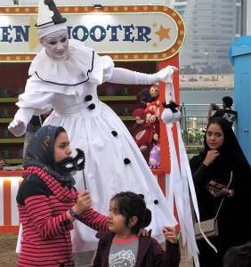 Lady statue walkabout act available for your event