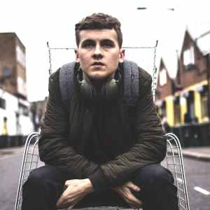 Professional DJ, DJ Jones available for hire in London, Milton Keynes, Leeds, Newcastle and cities across the UK.
