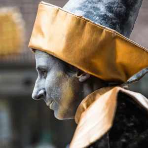 Human statues make your event stand out to your audience