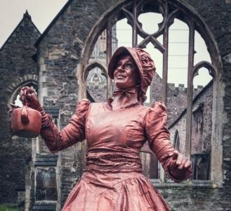 Victorian Copper Kettle Human statue for hire, also known as living statues