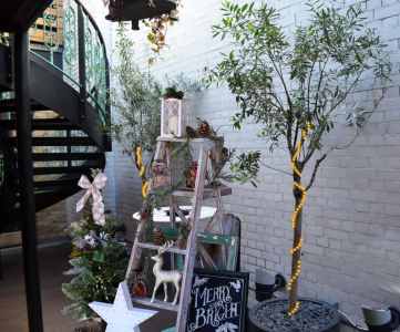 Bespoke Front Desk & Lobby Christmas Decor 10