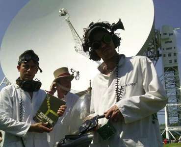 Walkabout science show for hire. Book The Bizarre Nose Test for children's events in West Yorkshire & the UK.