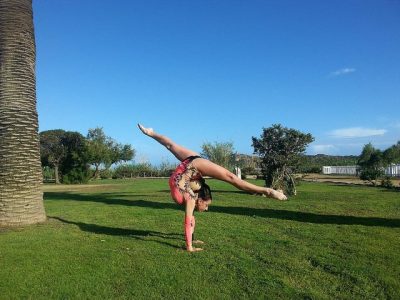 Acro Dancer available for corporate events. Our acrobatic dancer is available to book for award dinners or gala shows in Italy & the UK.