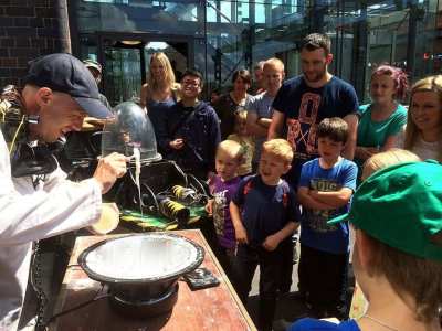 Interactive science show for hire. Book our children's science show for shopping centre events in the UK & London.