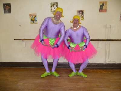 The Bonkers Ballerinas for hire. Book our comedy walkabout for shopping centre events, outdoor festivals or picnic events in London & the UK.)