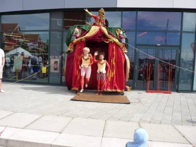 Dress Circlet walk about show and entertainers for hire