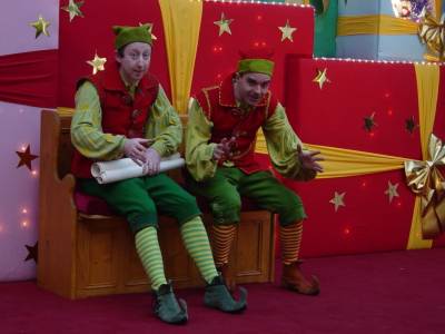 Christmas Elf Mime Artists 4