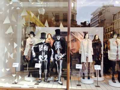 Skeletons for hire. Hire our skeleton performers in London and the UK.