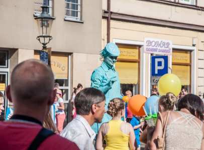 Human statue for hire in London and the UK.