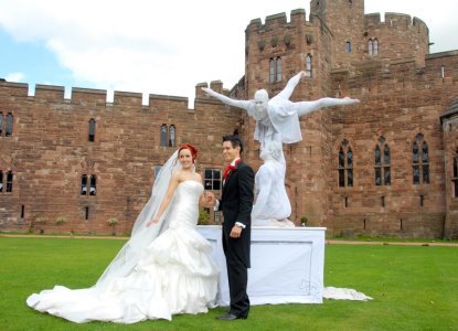 Daring Acrobats for hire. Book our acrobatic show for weddings, corporate events or festivals in London & the UK.