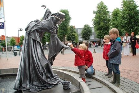 Silver Lady Human Statue 5