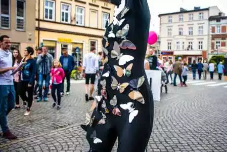 Artistic living statue for hire