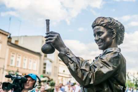 Bronze Living Statue performer available to book for event appearances in the UK.