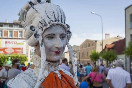Unique Georgian statue act available for hire
