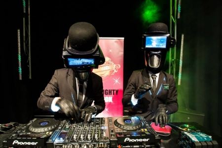 Intelligent DJs 1