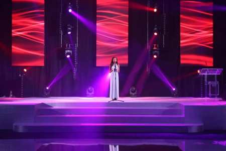 Book this modern jazz singer for your wedding day