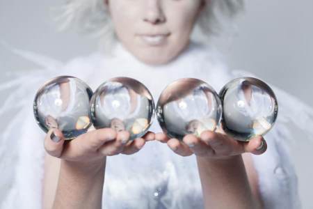 Ice Queen Contact Juggler 1