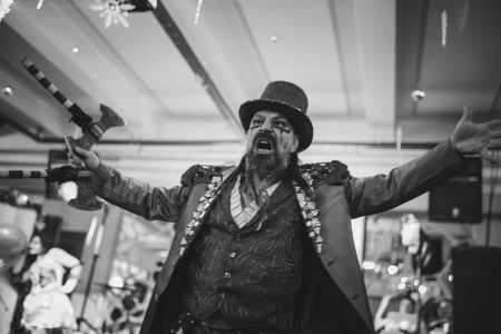 Knife thrower for hire. Book our Knife Throwing Show for corporate events in the UK & London.