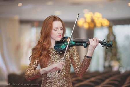 Violin player for hire. Violinist for hire in London and the UK.