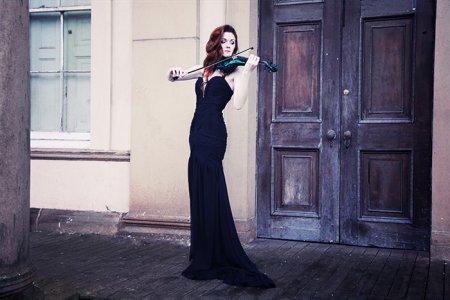 Professional violin player for hire. Electric and acoustic violinist for hire in London and the UK.