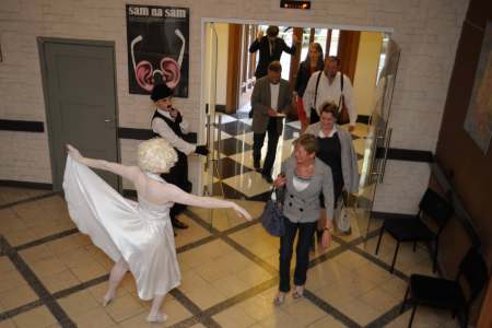 Celebrity lookalike walkabout act available for your event