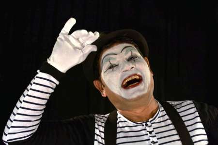 Indian entertainer and mime artist for private and corporate event hire.