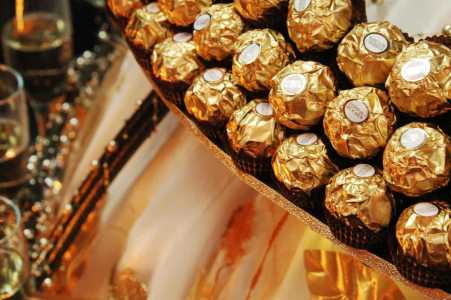 Human champagne & chocolate table for hire. Book our living champagne table for award ceremonies in Leicestershire & the UK.