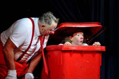 Circus acts for hire. Book our Traditional Circus for children's events in the UK & London.