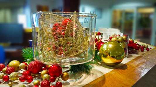 Bespoke Front Desk & Lobby Christmas Decor 9