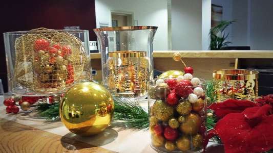 Bespoke Front Desk & Lobby Christmas Decor 8