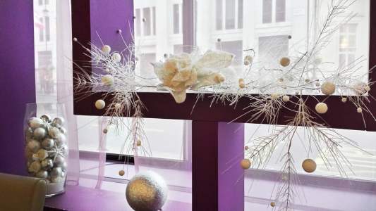 Bespoke Front Desk & Lobby Christmas Decor 11