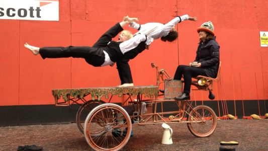 Walk about entertainers and contortionist walk about entertainment for hire