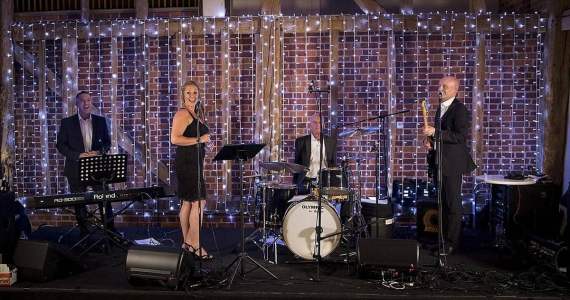 Function bands for weddings, parties and corporate award dinners for hire in the UK.