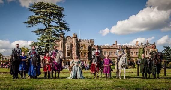 St George's day entertainment for hire. You can book our calendar entertainment in the UK.