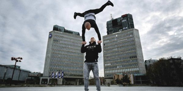Acrobatic-Stunt-Duo