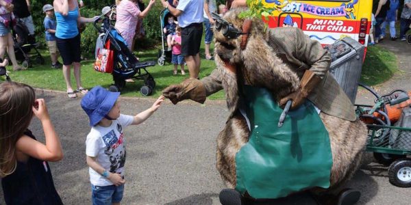 Bouncealot-Easter-Bunny-Stilt-Walker