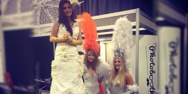 Dainty-Daisy-Spring-Themed-Stilt-Walker