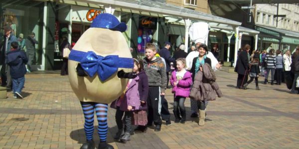 Easter-Egg-Performer